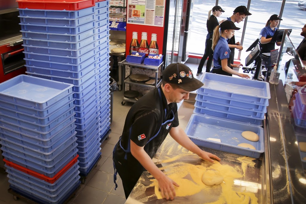 Dominos Pizza | 1684 Lakeshore Rd W, Mississauga, ON L5J 1J5, Canada | Phone: (905) 855-9000