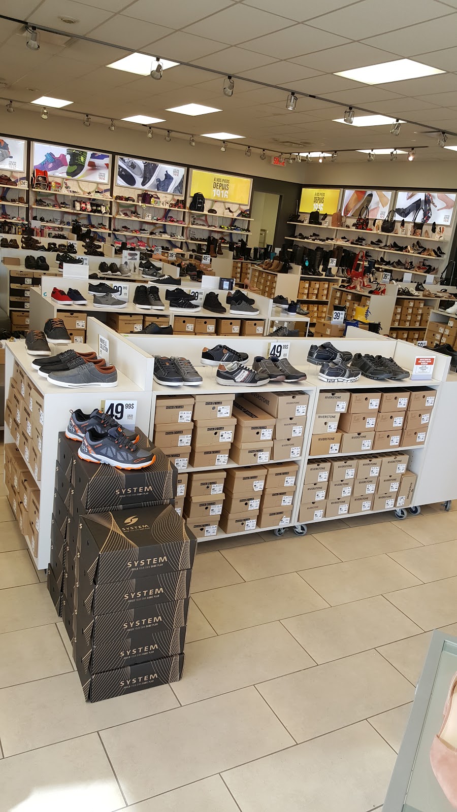 Chaussures Yellow | 7025 Boulevard Wilfrid-Hamel, Québec, QC G2G 0J5, Canada | Phone: (418) 871-8970