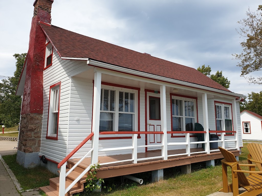 Motel Evangeline Bo-Fleuve | 245 Rue St Laurent, Saint-Siméon, QC G0T 1X0, Canada | Phone: (418) 638-2421