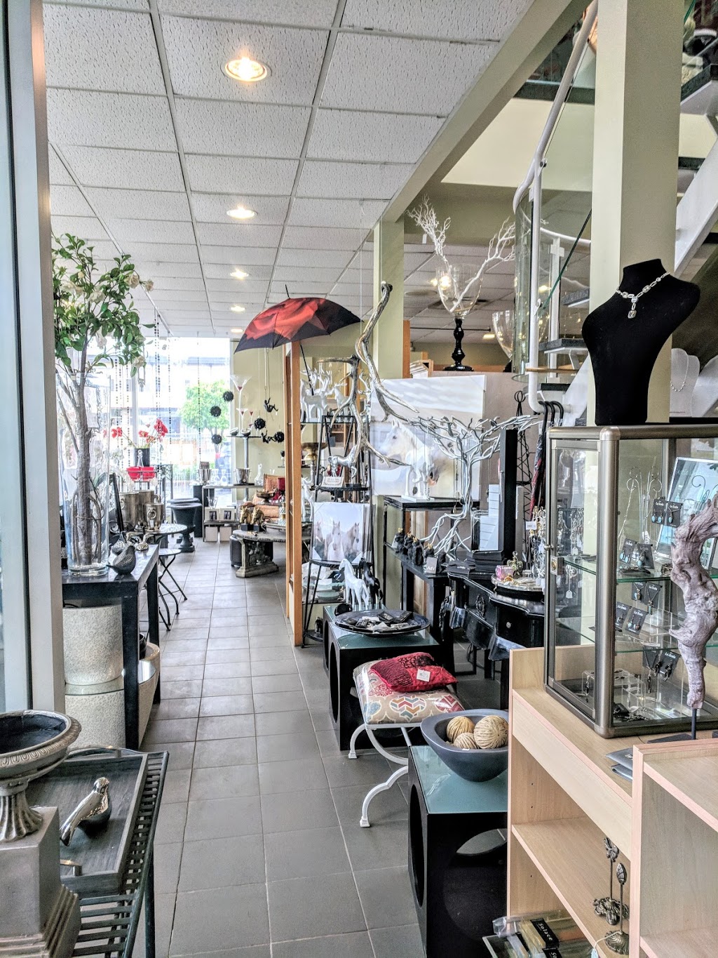 Camille Fleuriste-Boutique | 14375 Boul de Pierrefonds, Pierrefonds, QC H9H 1Z2, Canada | Phone: (514) 626-5413