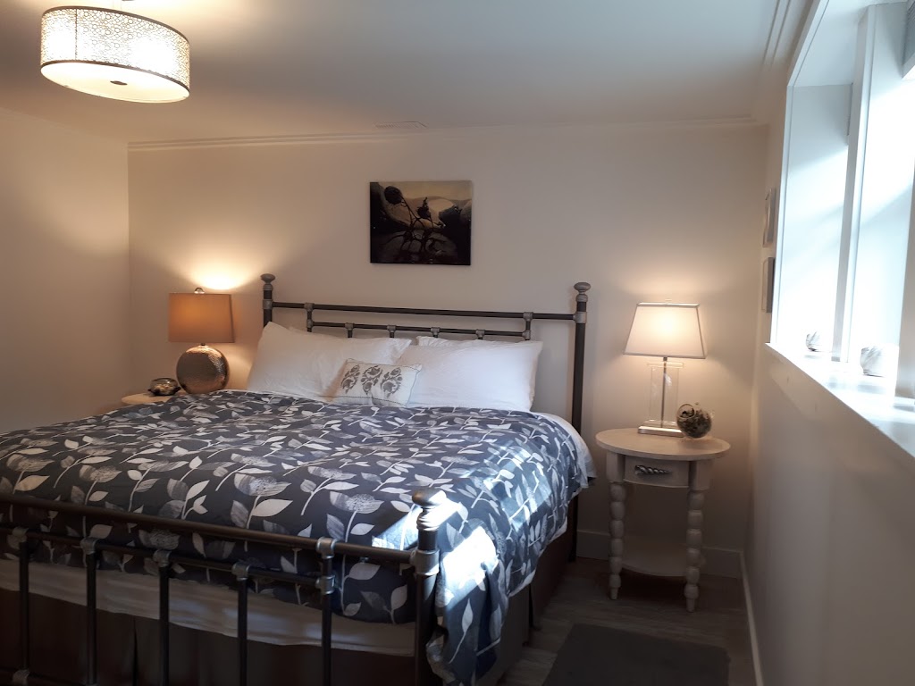 Coastal Hideaway | 330 Crescent Rd E, Qualicum Beach, BC V9K 1L5, Canada | Phone: (778) 319-6955