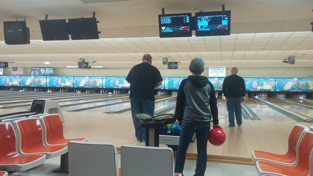 Classic Lanes | 1840 Military Rd, Buffalo, NY 14217, USA | Phone: (716) 873-3383