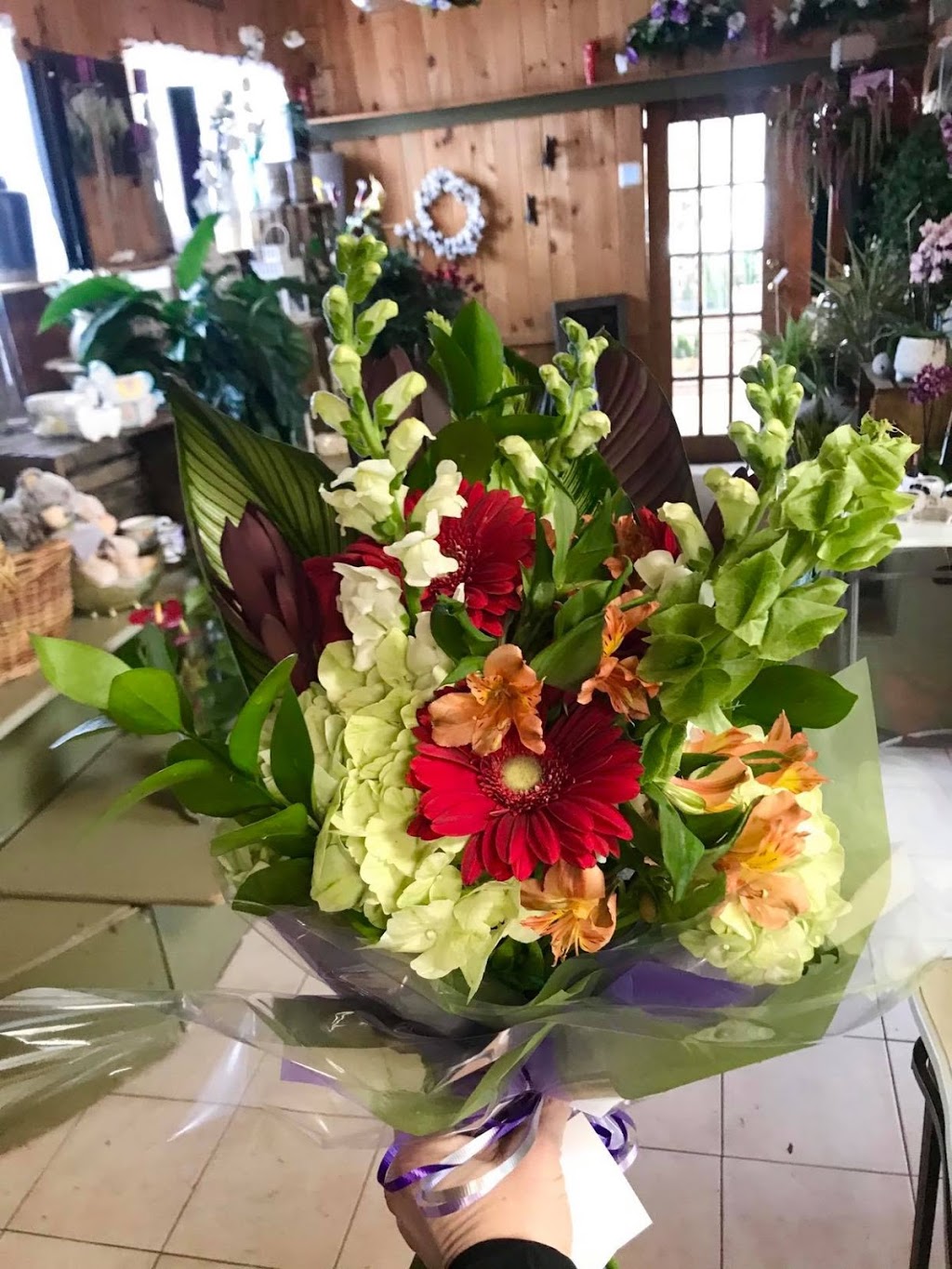 Avondale Flower & Gifts | 443 Dundas St W, Belleville, ON K8P 1B6, Canada | Phone: (613) 967-8410