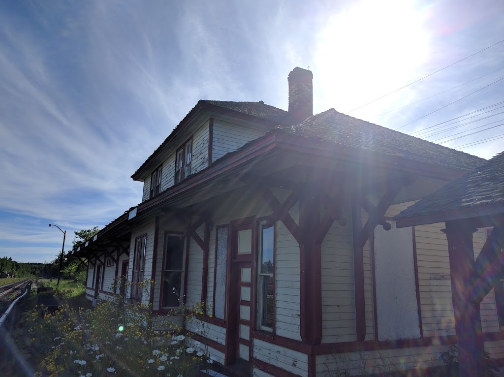 Lake of Woods Tree Svc | Minaki Hwy, Kenora, ON P0X 1J0, Canada | Phone: (807) 543-1514