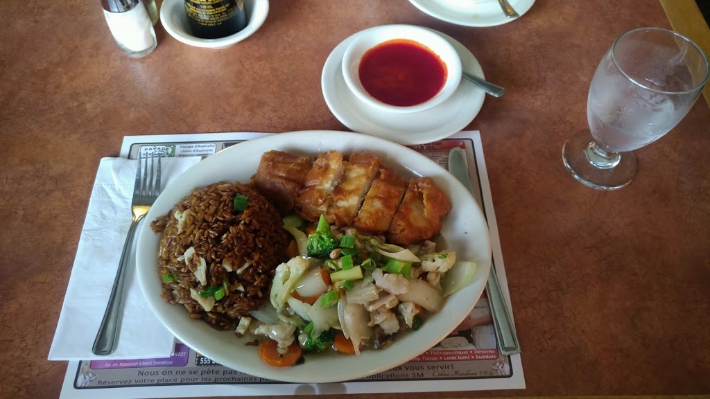 Restaurant Le Port De Chine | 1100 Rue Principale E, Sainte-Agathe-des-Monts, QC J8C 1L8, Canada | Phone: (819) 326-8939