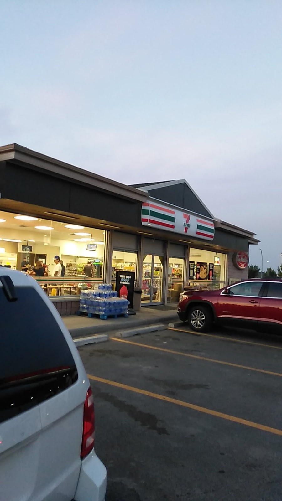 Tim Hortons | 45 Everridge Dr SW, Calgary, AB T2Y 4R5, Canada | Phone: (403) 873-0133