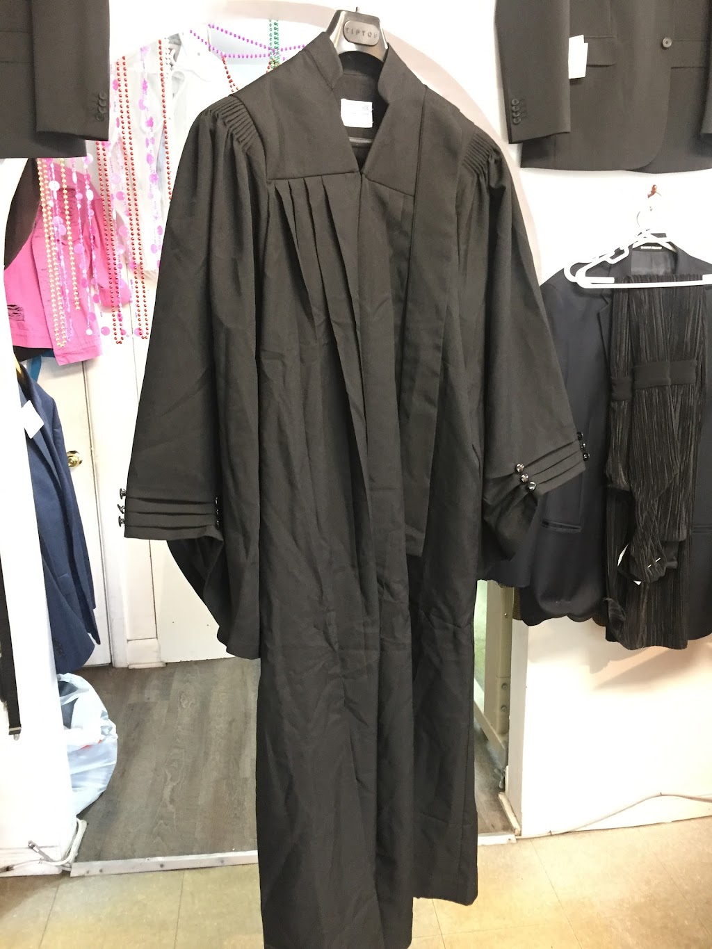 London Top Tailoring & Dry Cleaning | 505 Adelaide St N, London, ON N6B 3J3, Canada | Phone: (519) 439-8291