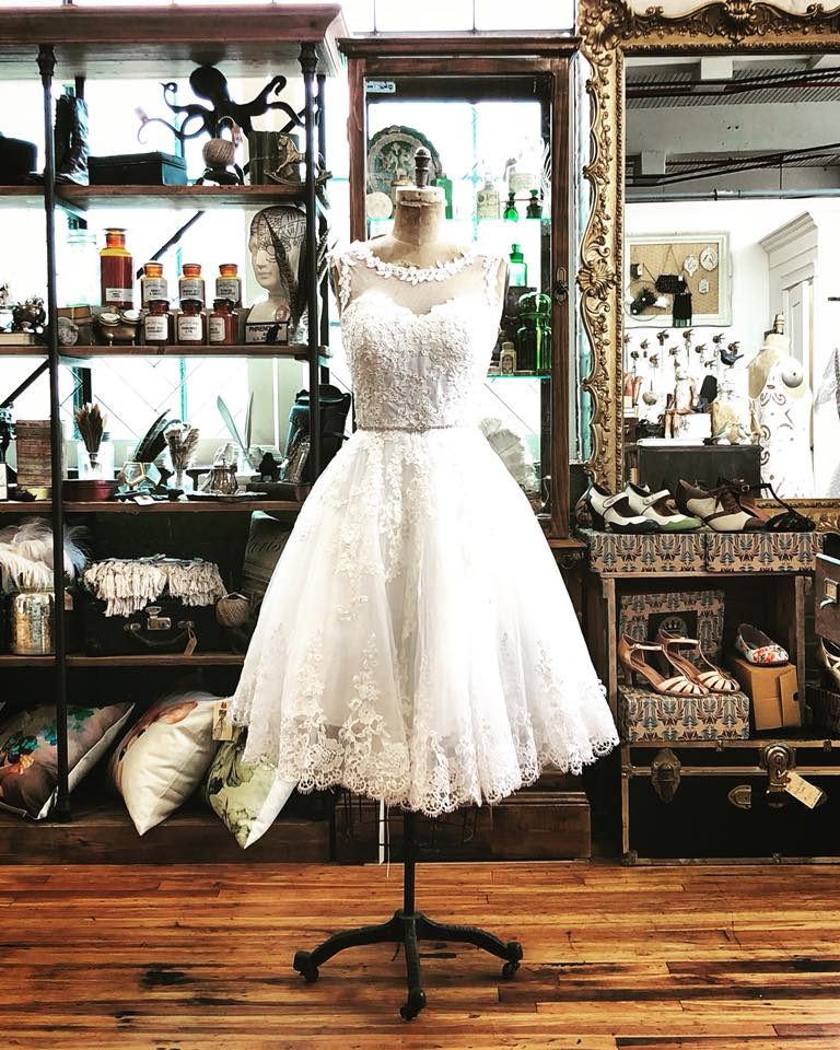 Bird & Bee Vintage | 31 Mechanic St, Paris, ON N3L 1K1, Canada | Phone: (226) 225-7632
