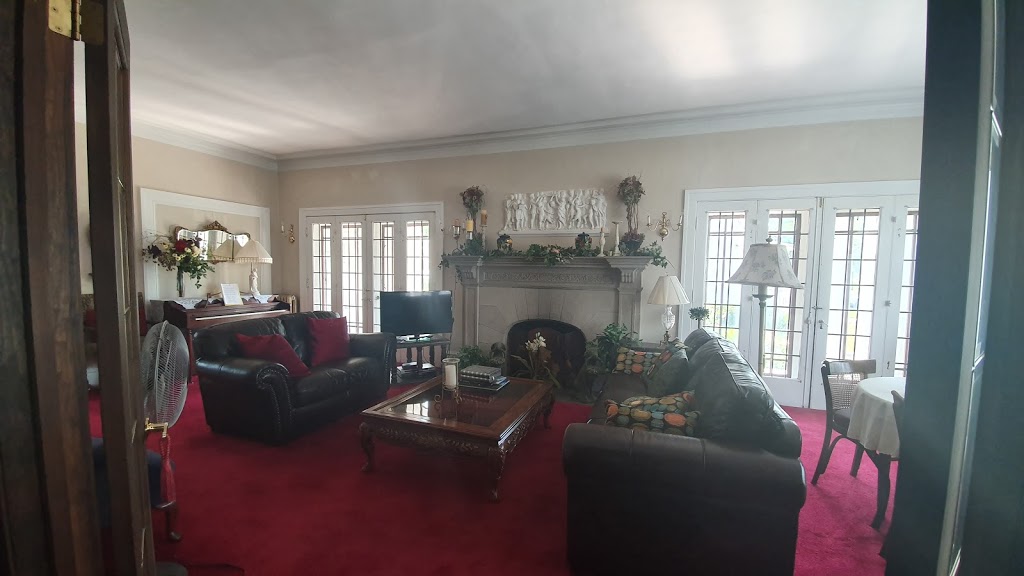 Hanover House Bed & Breakfast | 610 Buffalo Ave, Niagara Falls, NY 14303, USA | Phone: (716) 278-1170