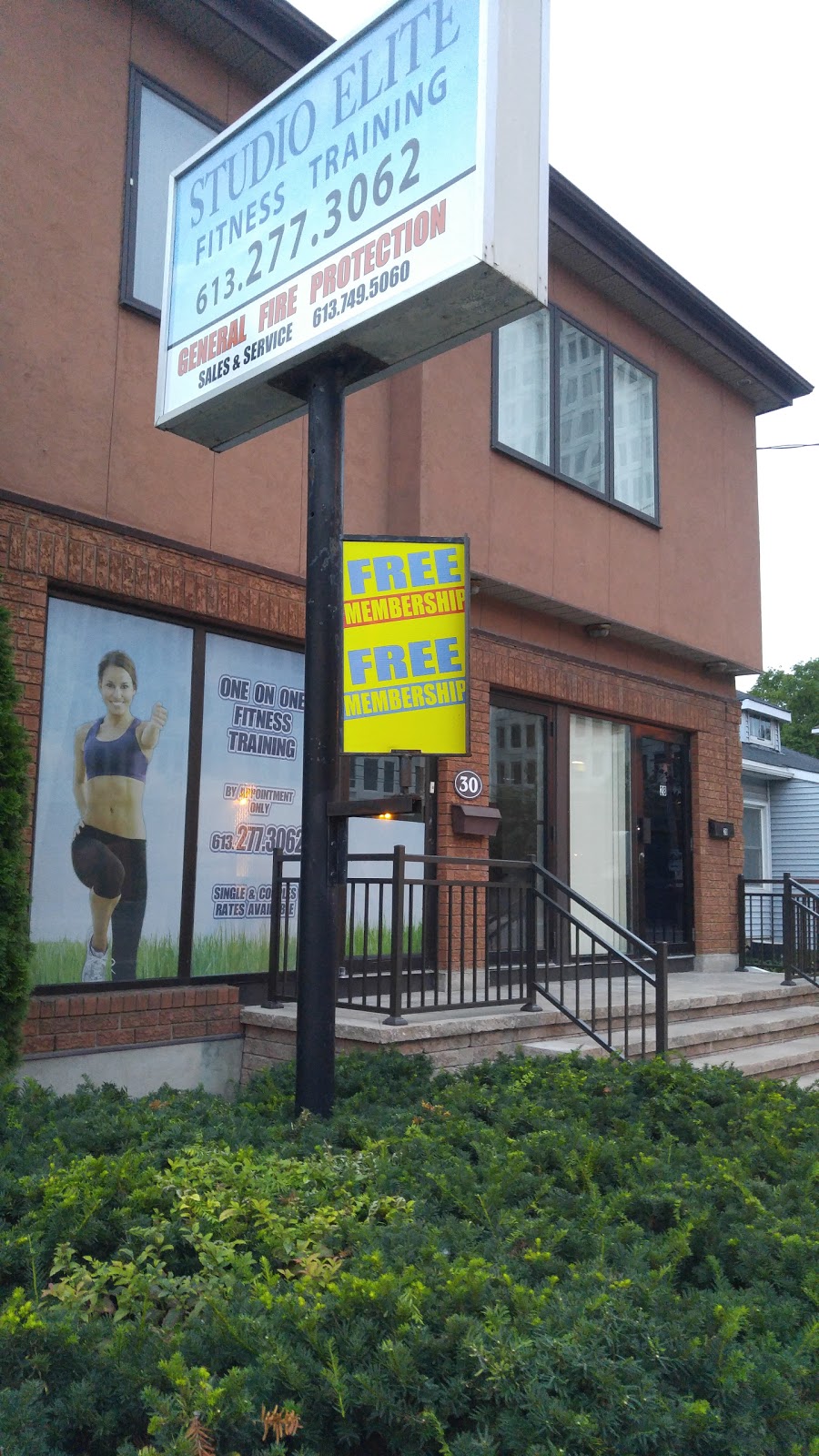 Studio Elite Fitness | 30 McArthur Ave, Vanier, ON K1L 6R2, Canada | Phone: (613) 277-3062