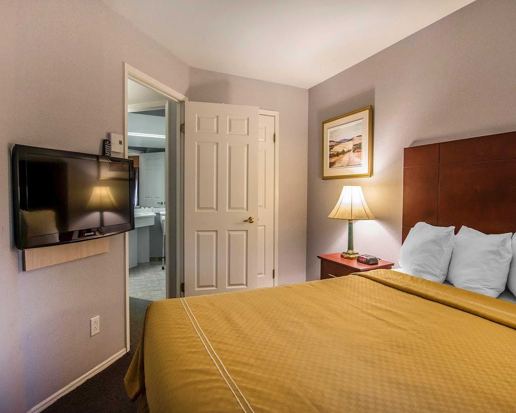 Quality Suites | 9800 Boulevard Sainte-Anne, Sainte-Anne-de-Beaupré, QC G0A 3C0, Canada | Phone: (418) 827-1570