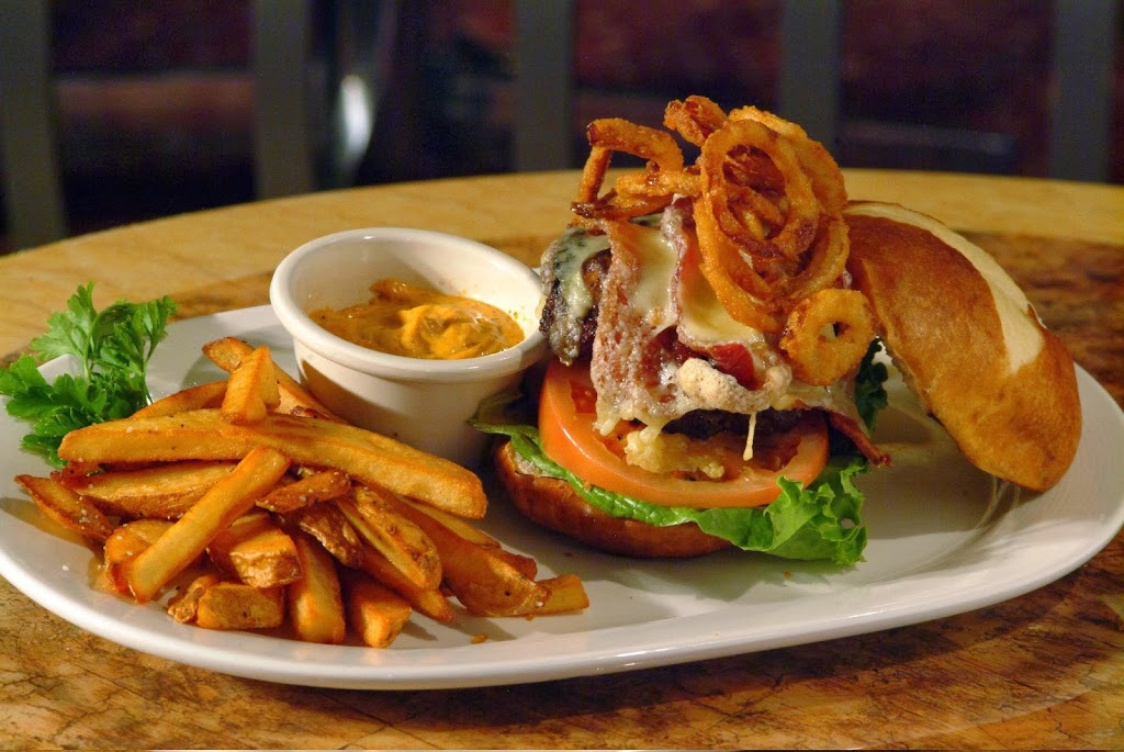 Beaux Daddys.Thunder Bays French Quarter Steak & Seafood Resta | 1575 Hwy 61, Thunder Bay, ON P7J 1G2, Canada | Phone: (807) 622-1111