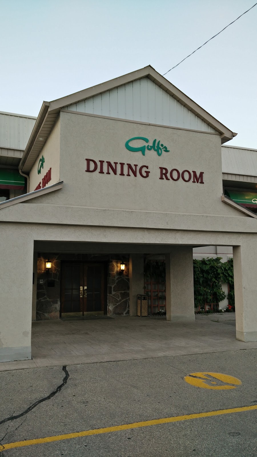 Golfs Steak House & Seafood | 598 Lancaster St W, Kitchener, ON N2K 1M3, Canada | Phone: (519) 579-4050