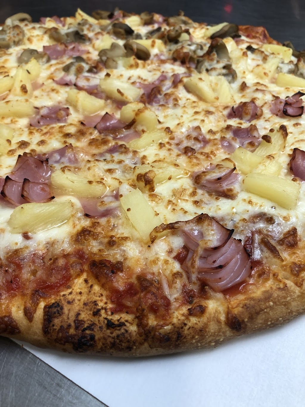 Luigis Pizza | 78 McNaughton Ave, Wallaceburg, ON N8A 1R9, Canada | Phone: (519) 626-8554