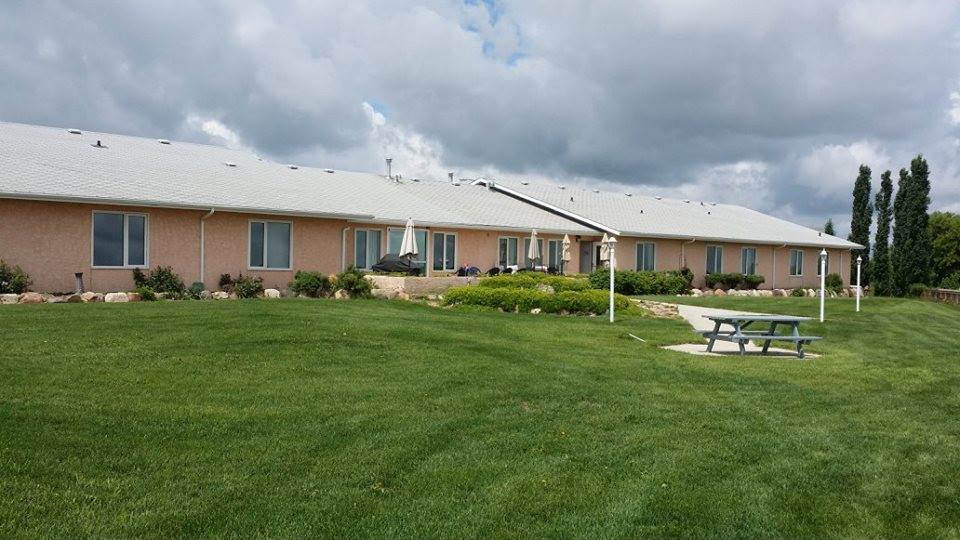 Parkway Lodge | 420 8 Ave SE, Weyburn, SK S4H 3N2, Canada | Phone: (306) 842-7868