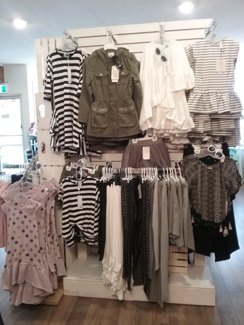 Peggy Sues At The Landing | 308 Gower Point Rd, Gibsons, BC V0N 1V0, Canada | Phone: (604) 886-3818
