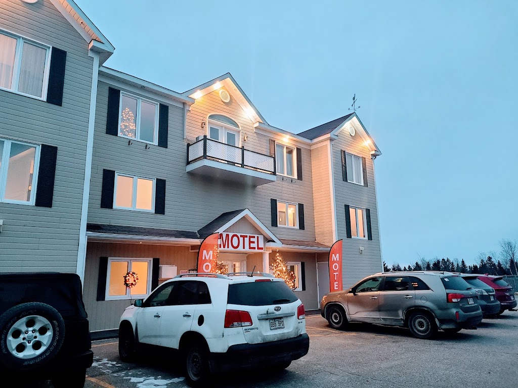 Motel lHorizon | 777 Rue St Laurent, Saint-Siméon, QC G0T 1X0, Canada | Phone: (418) 638-2448
