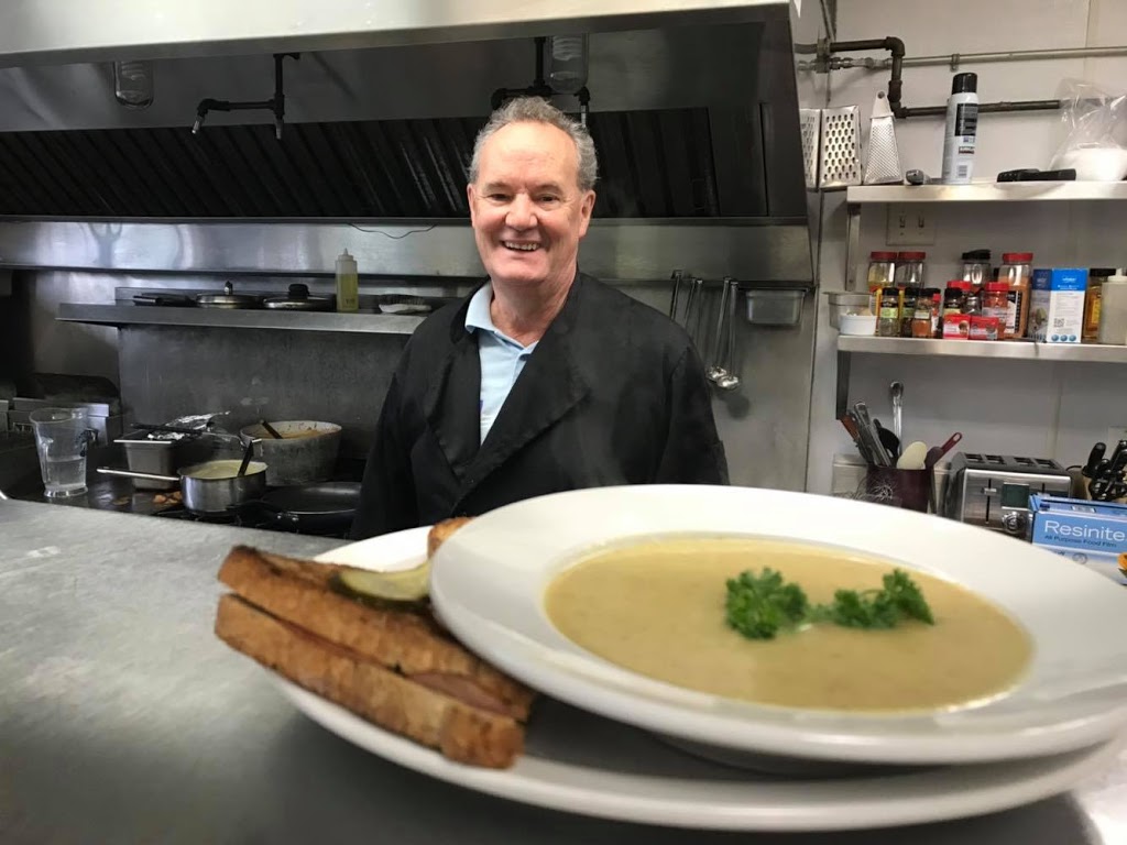 Clubhouse Restaurant | 13823 Sunshine Coast Hwy, Madeira Park, BC V0N 2H0, Canada | Phone: (604) 883-9542