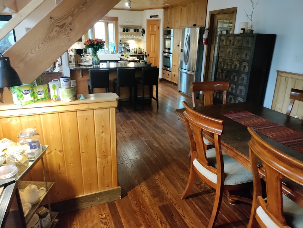 Ambleside Lodge B&B | 123A Rundle Crescent, Canmore, AB T1W 2L6, Canada | Phone: (403) 678-3976