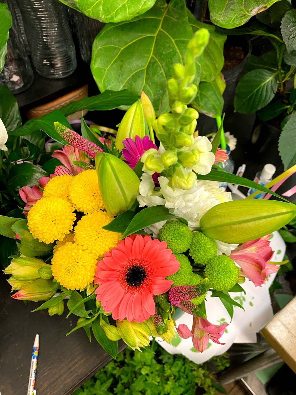 Kingston Road Flower Market | 966 Kingston Rd, Toronto, ON M4E 1S7, Canada | Phone: (416) 694-9131