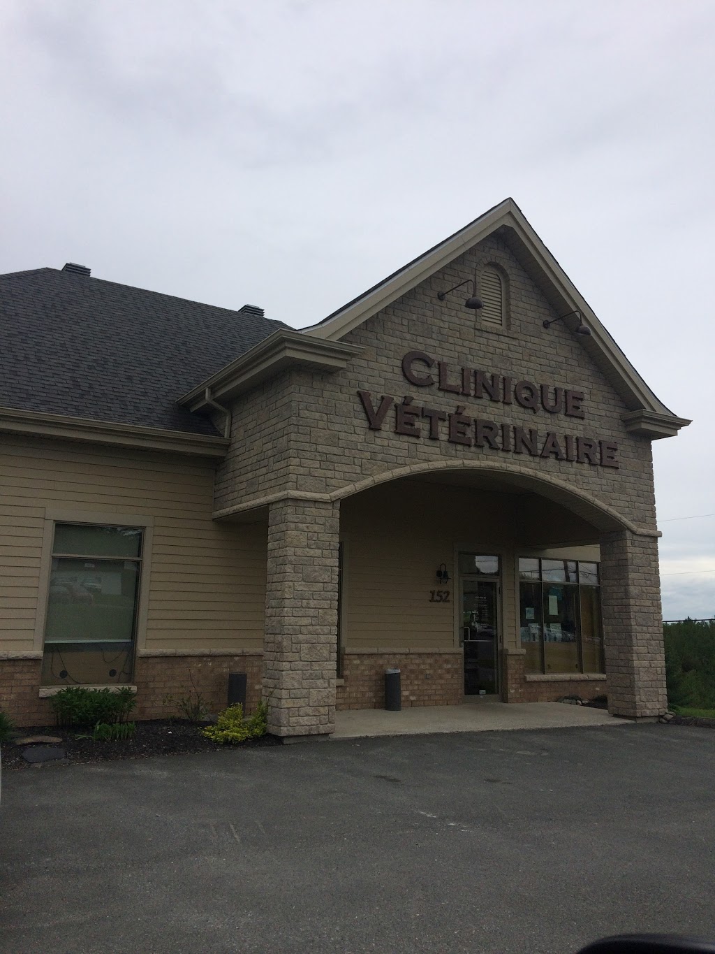 Clinique Vétérinaire Vétérivi (9215-4590 qué inc) | 152 QC-116, Richmond, QC J0B 2H0, Canada | Phone: (819) 826-3627