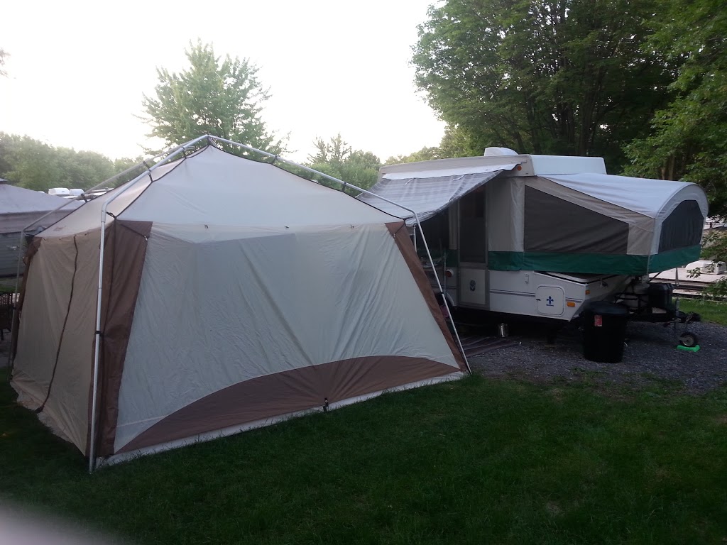 Camping Au Plateau 5 Étoiles Inc | 1770 Côte de Terrebonne, Terrebonne, QC J6Y 1E2, Canada | Phone: (450) 471-6266