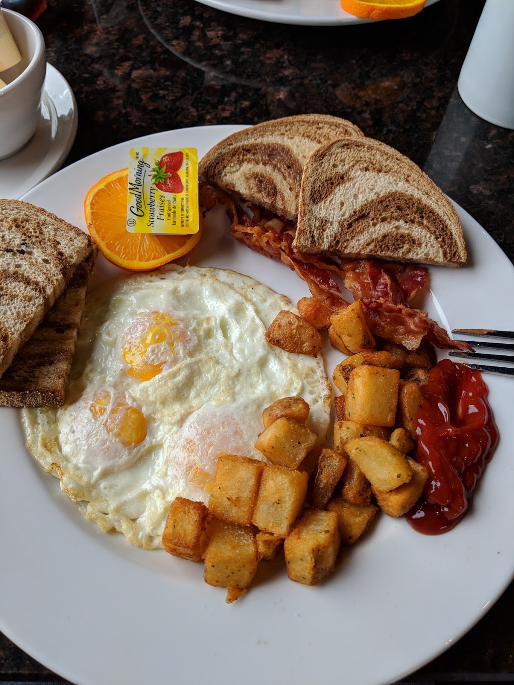 Symposium Cafe Restaurant & Lounge | 5887 Main St, Whitchurch-Stouffville, ON L4A 1N2, Canada | Phone: (905) 642-2555