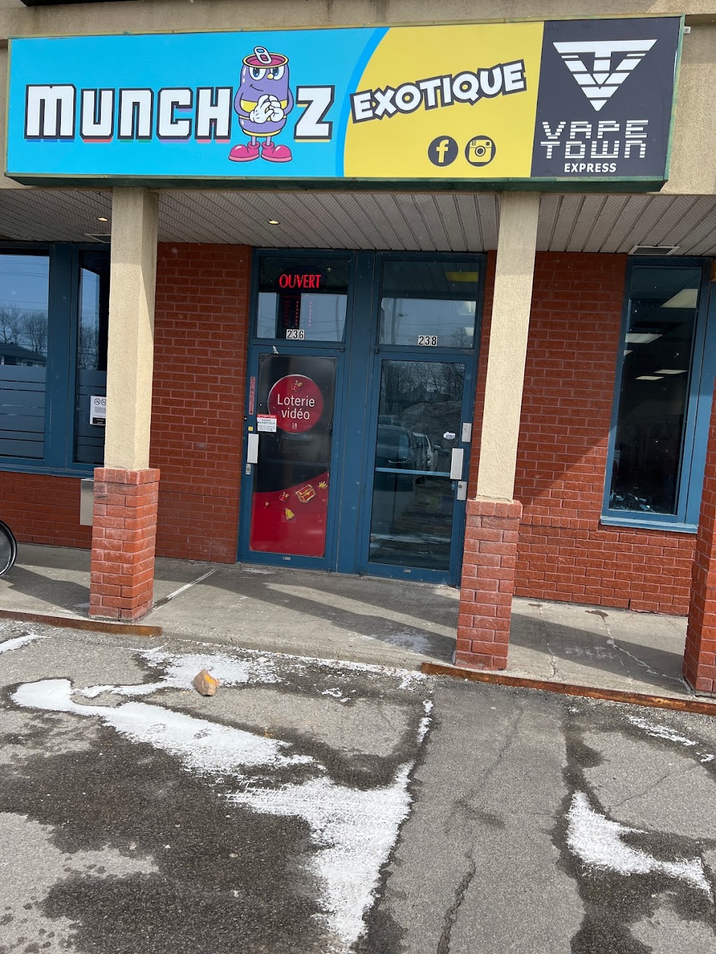 Munchiz Exotique Blainville / Vape Town | 1356 Bd du Curé-Labelle suite 238, Blainville, QC J7C 2P2, Canada | Phone: (450) 818-2720