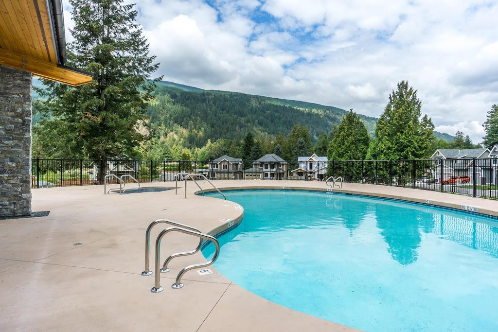 Aquadel Crossing | 1885 Columbia Valley Rd, Lindell Beach, BC V2R 4W6, Canada | Phone: (604) 858-2840