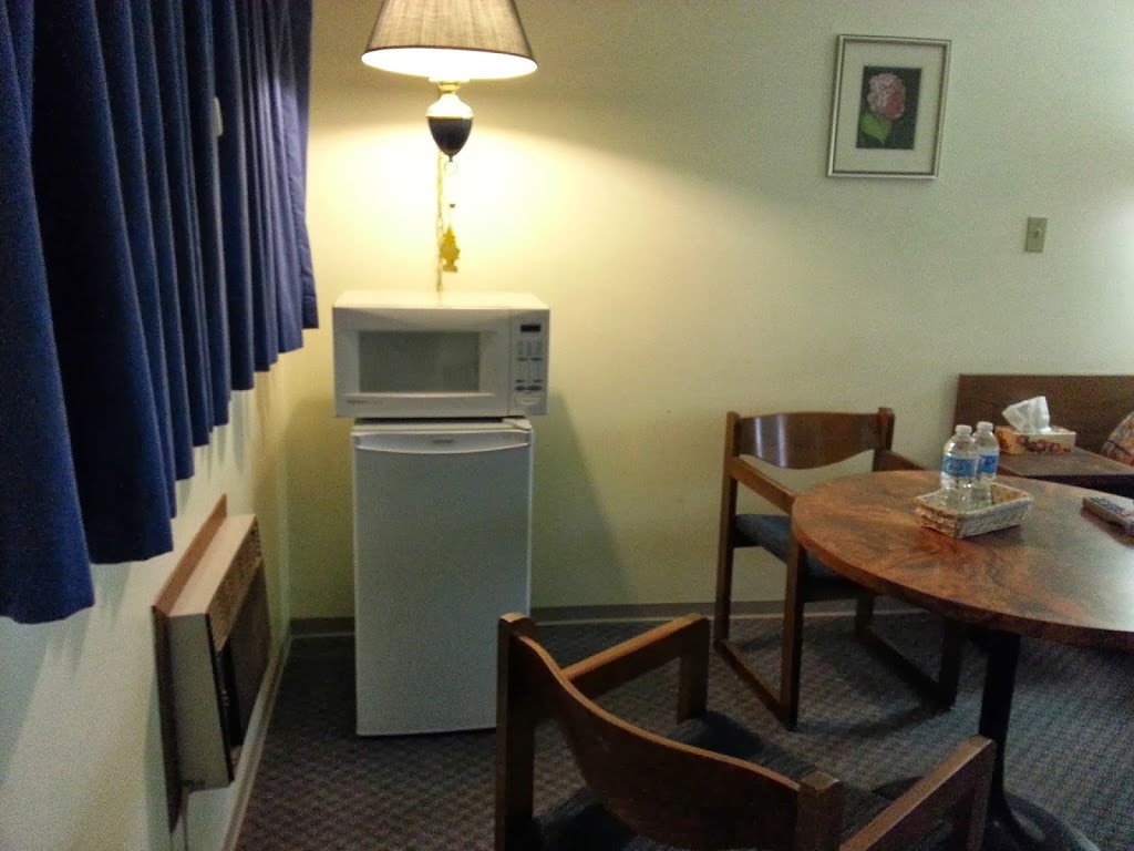 Caroline Motel | 5027 50th St, Caroline, AB T0M 0M0, Canada | Phone: (403) 722-3000