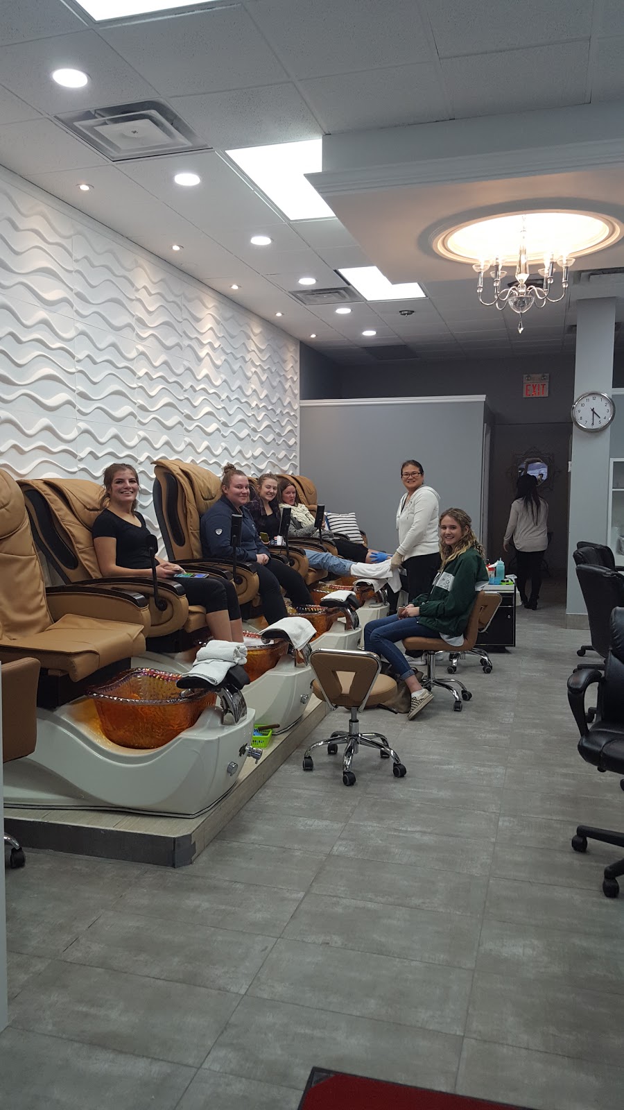 Loris Nails & Spa | 9045 Airport Rd, Brampton, ON L6S 0B8, Canada | Phone: (905) 793-9348