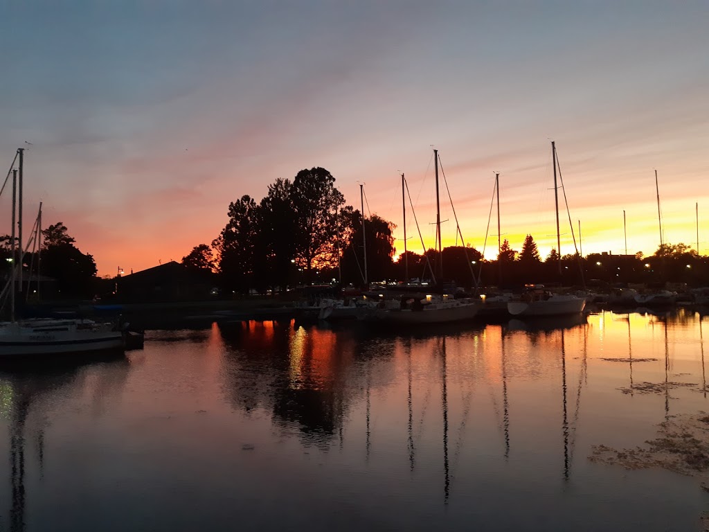 The Boathouse Seafood Restaurant And Waterfront Patio | 32 S Front St, Belleville, ON K8N 2Y3, Canada | Phone: (613) 969-2211