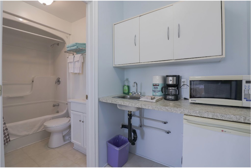 Baywatch Lighthouse and Cottages | 3805 Portage Rd, Brackley Beach, PE C1E 2W3, Canada | Phone: (902) 672-3478