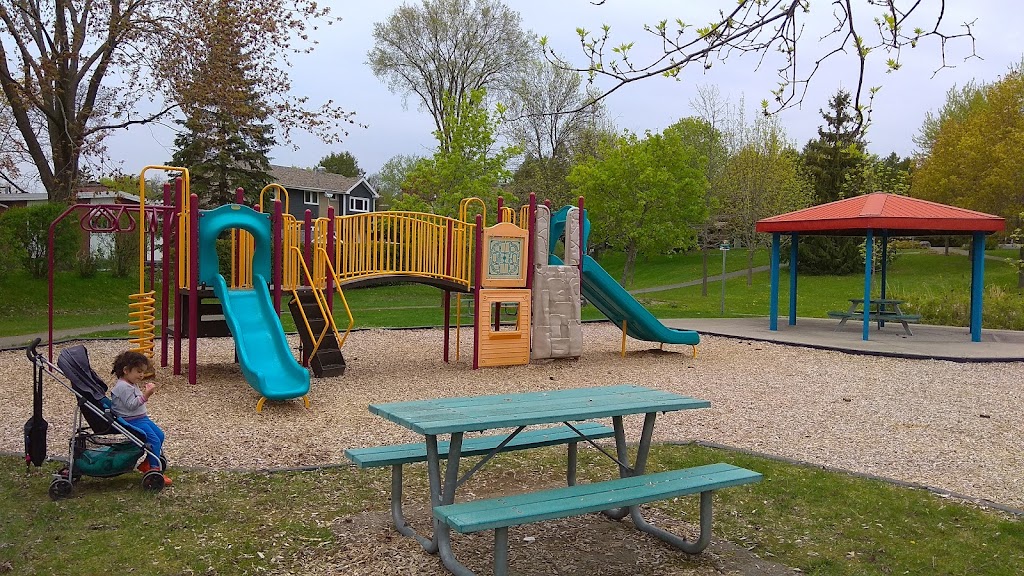 Parc des Chênes | Av. de Neufchâteau, Lorraine, QC J6Z 0A6, Canada | Phone: (450) 621-8550