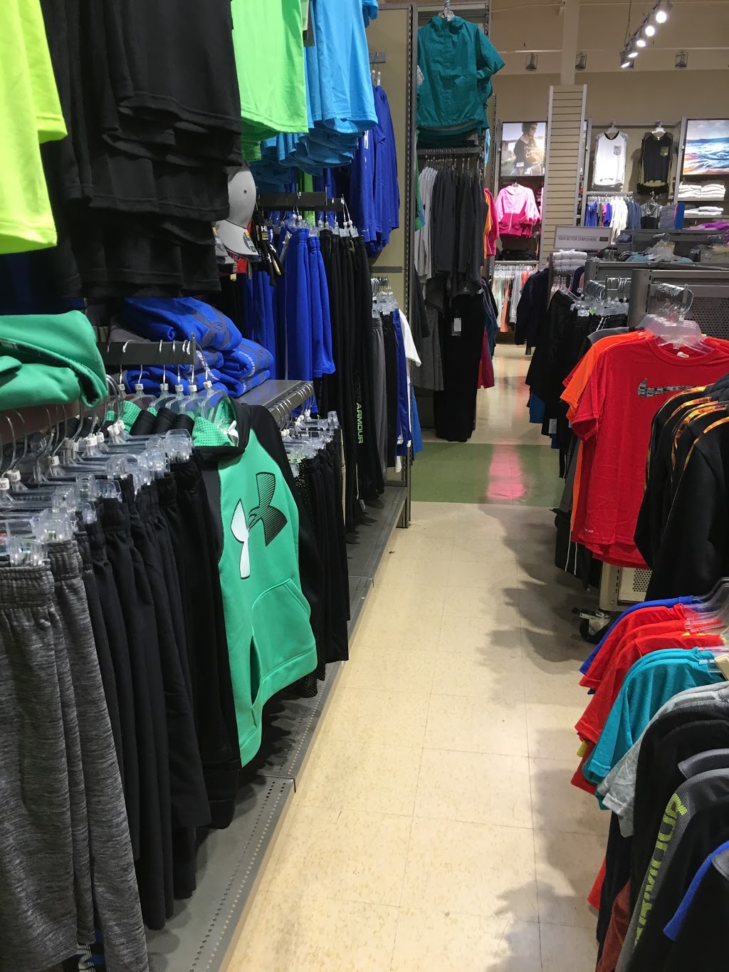 Sport Chek | 1200 37 St SW, Calgary, AB T3C 1S2, Canada | Phone: (403) 249-4303