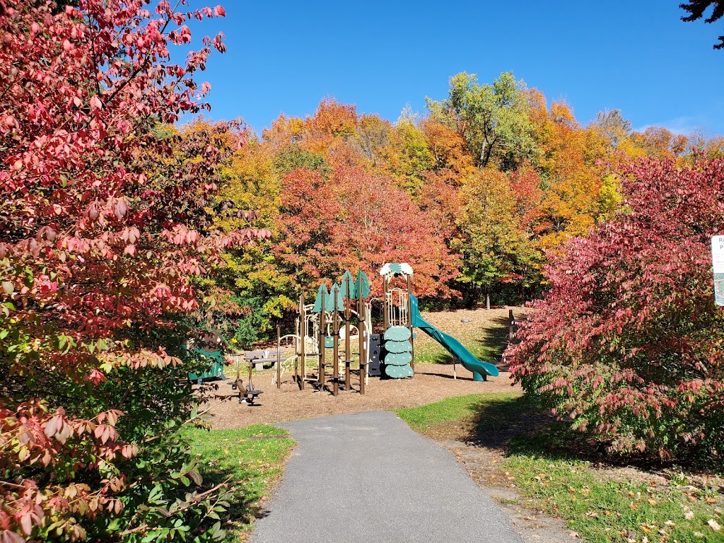 Richelieu Vanier Park | 300 Pères-Blancs Ave, Ottawa, ON K1L 7L5, Canada | Phone: (613) 842-9871
