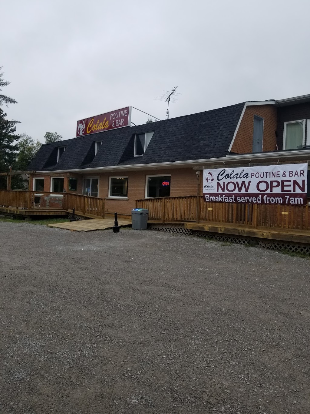 Colala Poutine & Bar | B-1565 Durham Regional Rd 15, Beaverton, ON L0K 1A0, Canada | Phone: (705) 426-5888