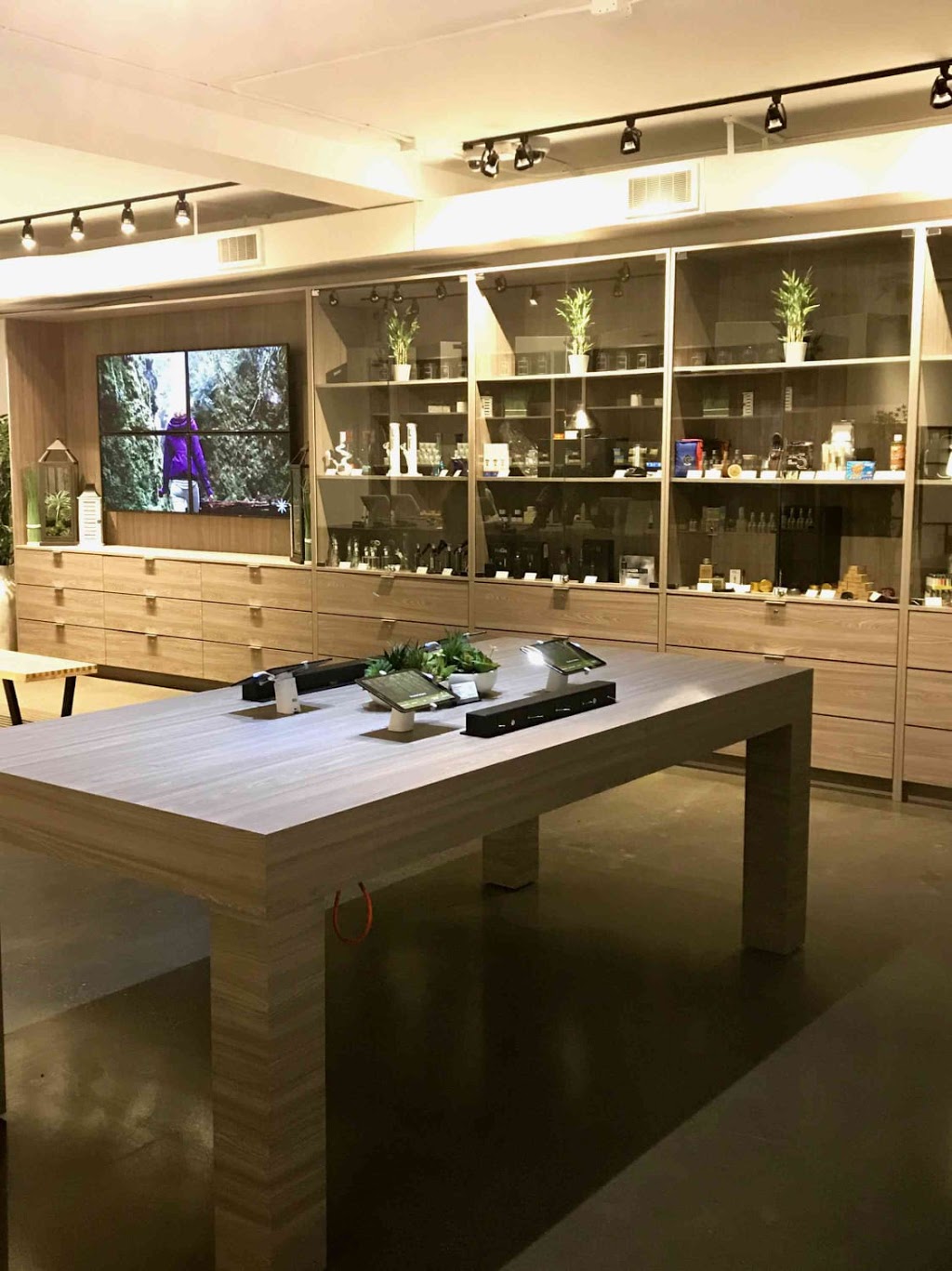 Clarity Cannabis High River | 416 Centre St SE UNIT 101, High River, AB T1V 2C2, Canada | Phone: (403) 649-0048