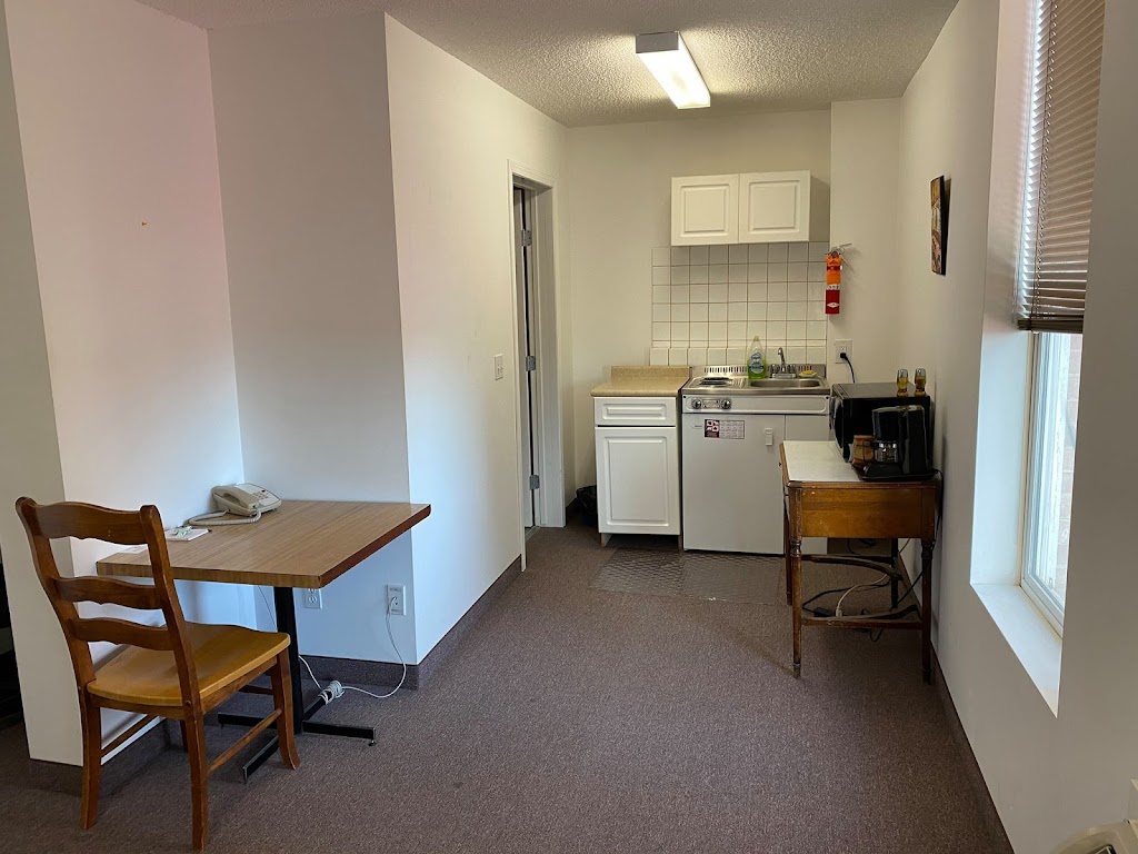 Imperial Hunter Hotel | 501 2 Ave, Bassano, AB T0J 0B0, Canada | Phone: (403) 641-3544
