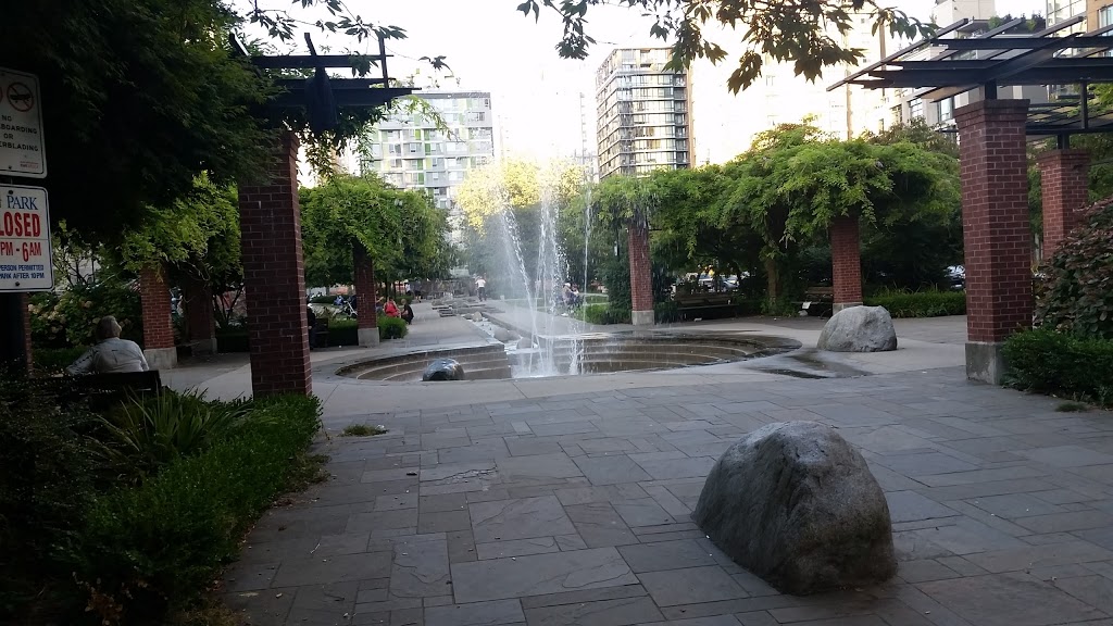 Emerson Park | Columbia Ave, White Rock, BC V4B 4R5, Canada