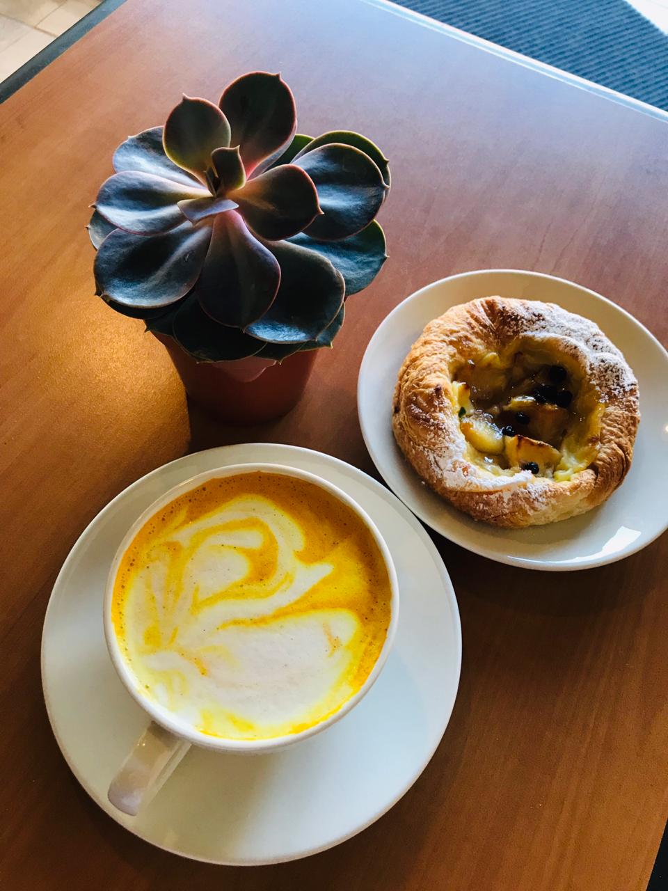 Crossroad Kafe | 262 Christie St, Toronto, ON M6G 3C1, Canada | Phone: (647) 625-9033