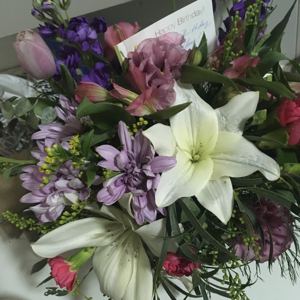 Summerhill Florist | 3 Kingsland Way SE, Airdrie, AB T4A 0A4, Canada | Phone: (403) 948-4422