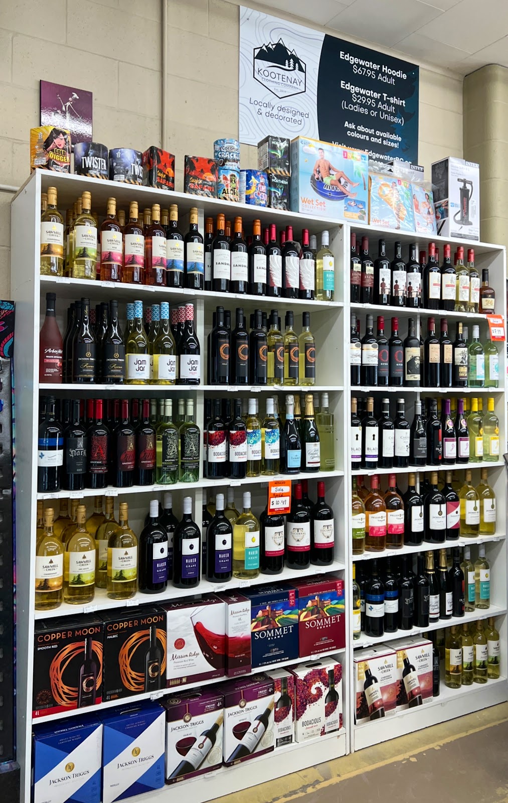 Pips Country Store | 4806 Selkirk Ave, Edgewater, BC V0A 1E0, Canada | Phone: (250) 347-9519