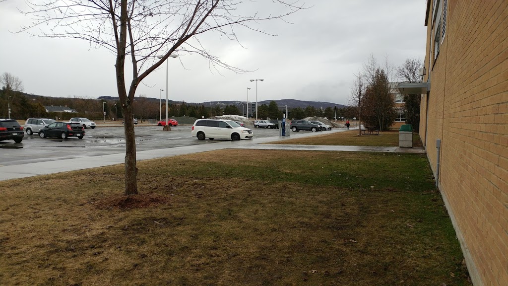 School Triolet | 2965 Boulevard de lUniversité, Sherbrooke, QC J1K 2X6, Canada | Phone: (819) 822-5388