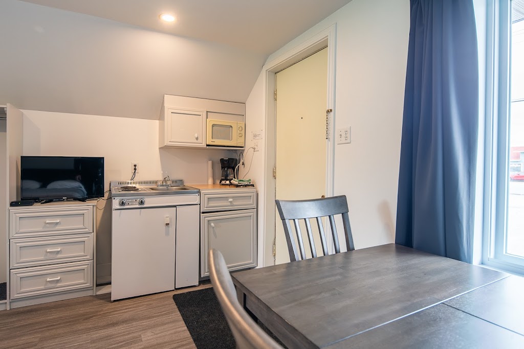 Motel des Écorces | 627 Bd Saint-François, Lac-des-Écorces, QC J0W 1H0, Canada | Phone: (819) 585-2710