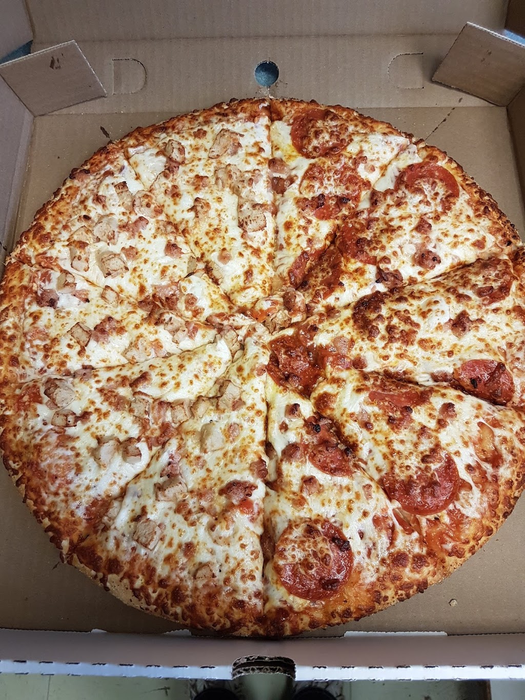MJs Gourmet Pizza | 11 Westwood Dr, Kitchener, ON N2M 2K5, Canada | Phone: (519) 342-2272