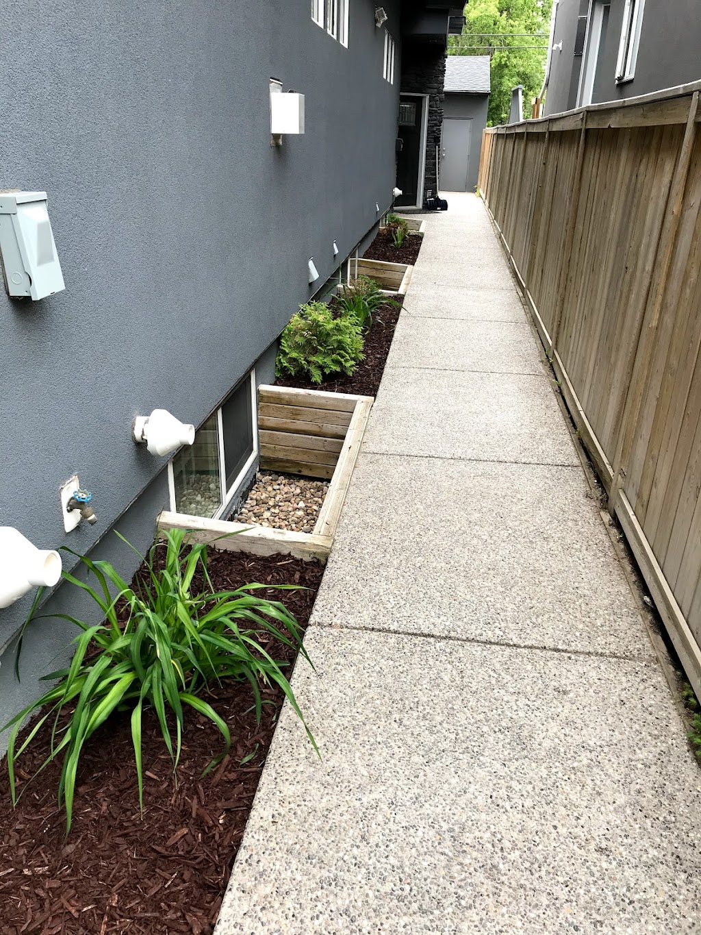 Simple Yard | 225 Railway St E, Cochrane, AB T4C 2C3, Canada | Phone: (587) 601-1220