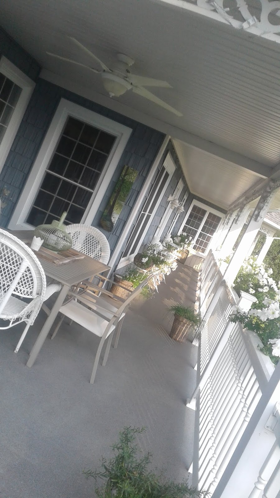 La Maison Bleue du Lac Wallace | 1383 QC-141, Saint-Herménégilde, QC J0B 2W0, Canada | Phone: (819) 844-2467