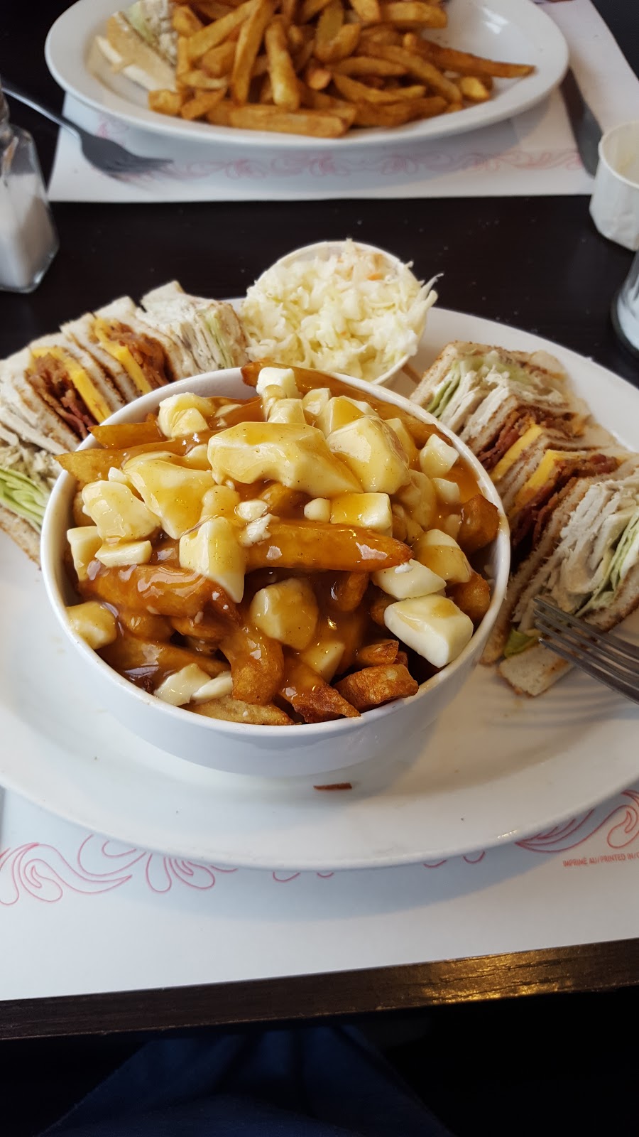 Resto Chez Bob | 168 Rue Angus N, East Angus, QC J0B 1R0, Canada | Phone: (819) 832-1313