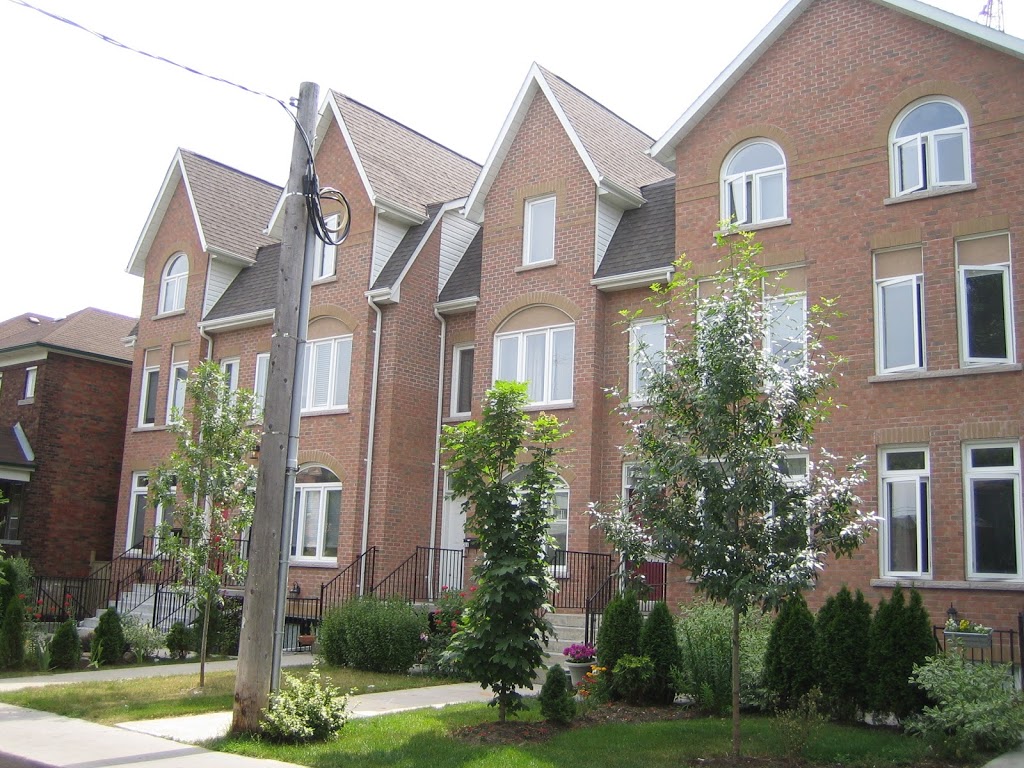 Clinton and Bloor B&B | 390 Clinton St, Toronto, ON M6G 2Z2, Canada | Phone: (416) 898-8461